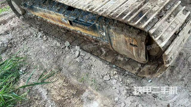 单侧履带整体(整机外观) 单侧履带整体(整机外观)