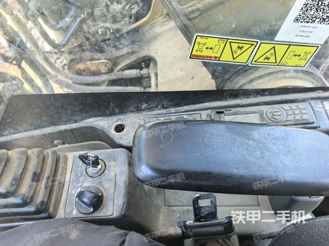 座椅右侧控制台/钥匙门/油门/含右手柄（驾驶室部分）