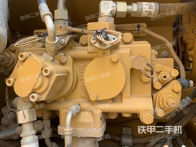 液压泵舱室正面整体(整机外观) 液压泵舱室正面整体(整机外观)