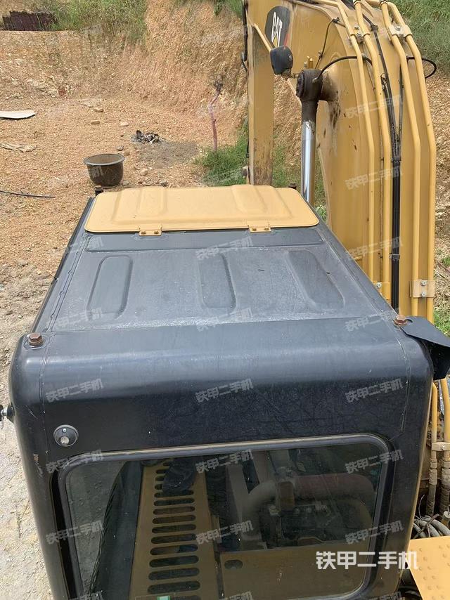 驾驶室顶部(整机外观) 驾驶室顶部(整机外观)