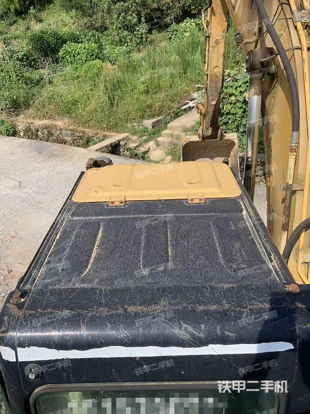 驾驶室顶部(整机外观) 驾驶室顶部(整机外观)