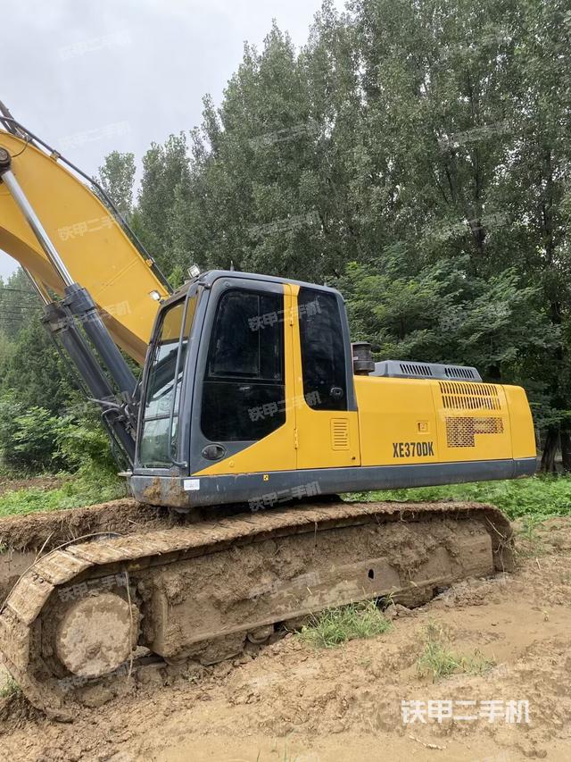 驾驶室顶部（整机外观）