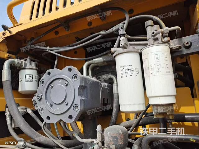 液压泵舱室正面整体（整机外观）