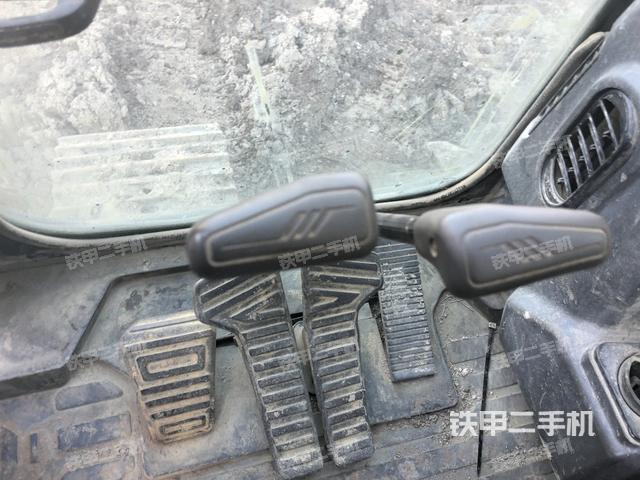 座椅左侧控制台/音响/含左手柄（驾驶室部分）