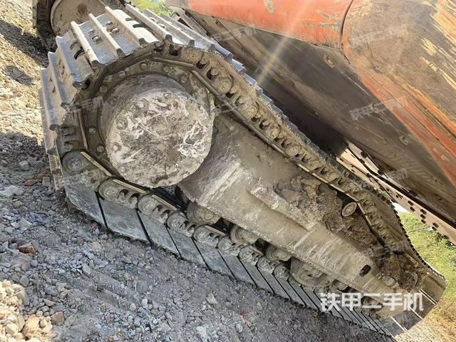 单侧履带整体(整机外观) 单侧履带整体(整机外观)