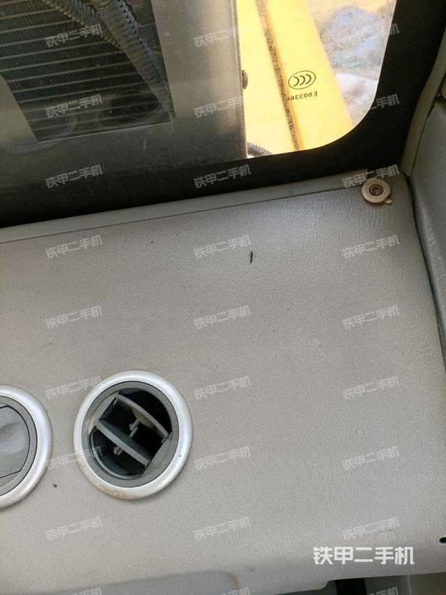 后窗玻璃角标(驾驶室部分) 后窗玻璃角标(驾驶室部分)