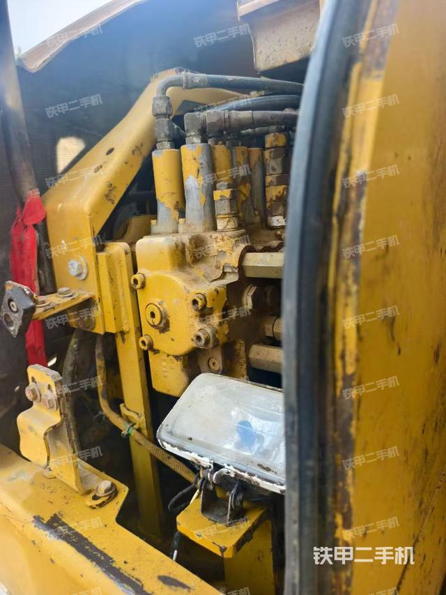 回转马达和主控阀（整机外观）