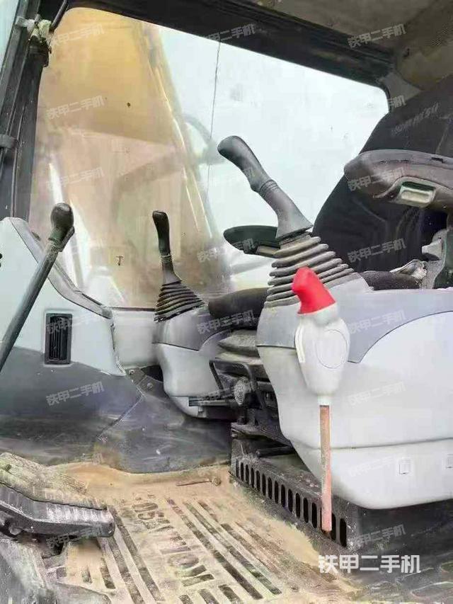 驾驶室整体(整机外观) 驾驶室整体(整机外观)