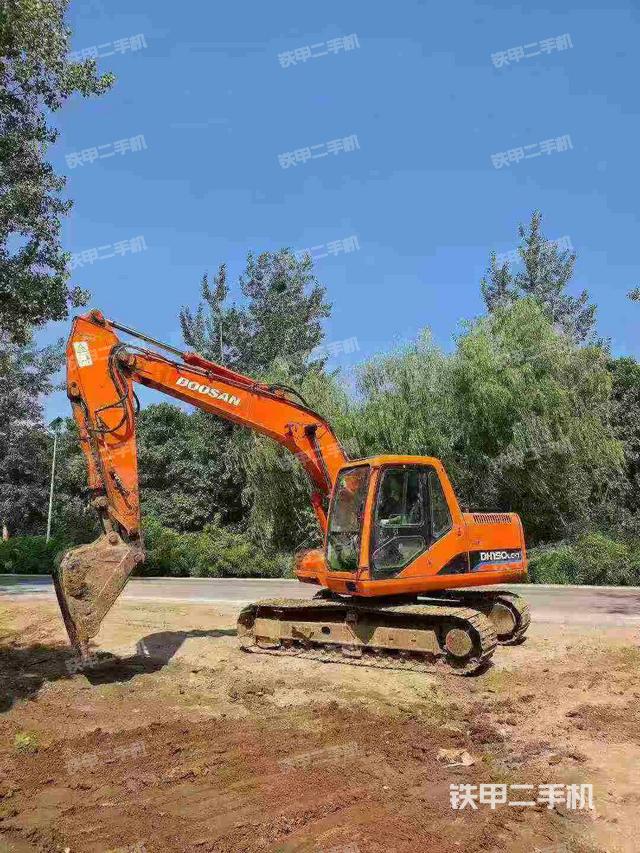 驾驶室整体(整机外观) 驾驶室整体(整机外观)