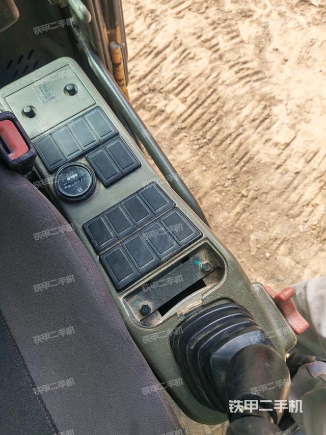 座椅左側(cè)控制臺(tái)/音響/含左手柄（駕駛室部分）