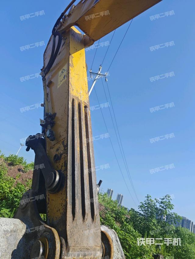 小臂整体左后(工作和回转装置) 小臂整体左后(工作和回转装置)