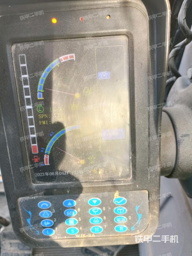 显示屏 (驾驶室部分) 显示屏 (驾驶室部分)