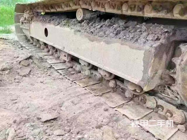 单侧履带整体(整机外观) 单侧履带整体(整机外观)