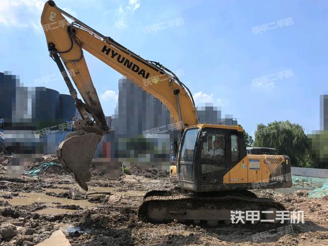 現(xiàn)代R215VS挖掘機