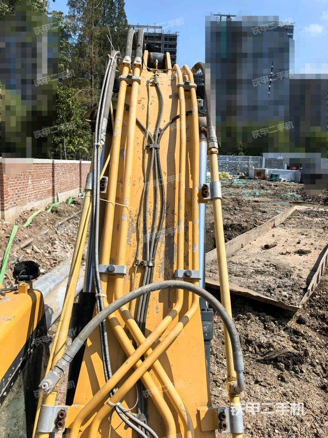 大臂根部 斜视(工作和回转装置) 大臂根部 斜视(工作和回转装置)