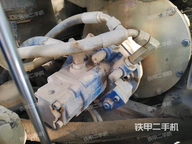 液压泵舱室正面整体(整机外观) 液压泵舱室正面整体(整机外观)