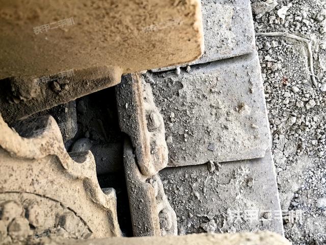 右驅(qū)動輪（行走機構(gòu)）