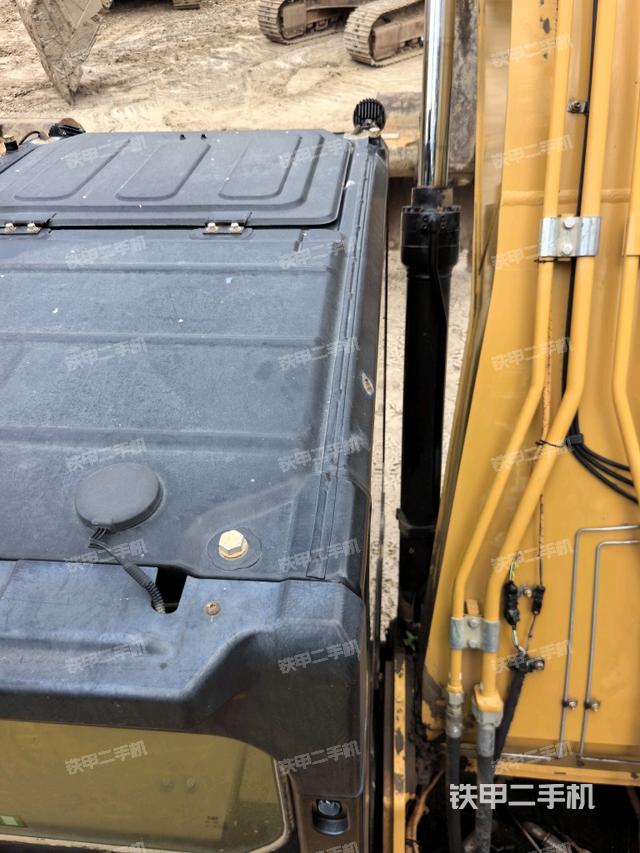 驾驶室顶部（整机外观）