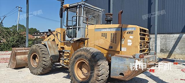 駕駛室操作臺(整機(jī)外觀及大件) 駕駛室操作臺(整機(jī)外觀及大件)