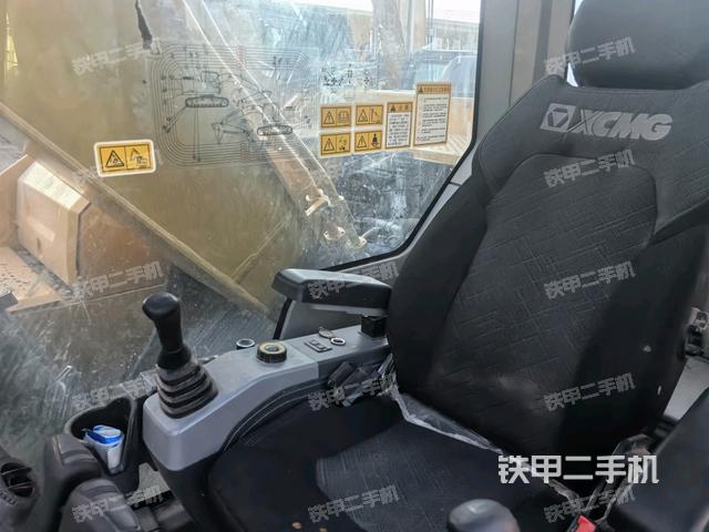 座椅右側(cè)控制臺/鑰匙門/油門/含右手柄(駕駛室部分) 座椅右側(cè)控制臺/鑰匙門/油門/含右手柄(駕駛室部分)