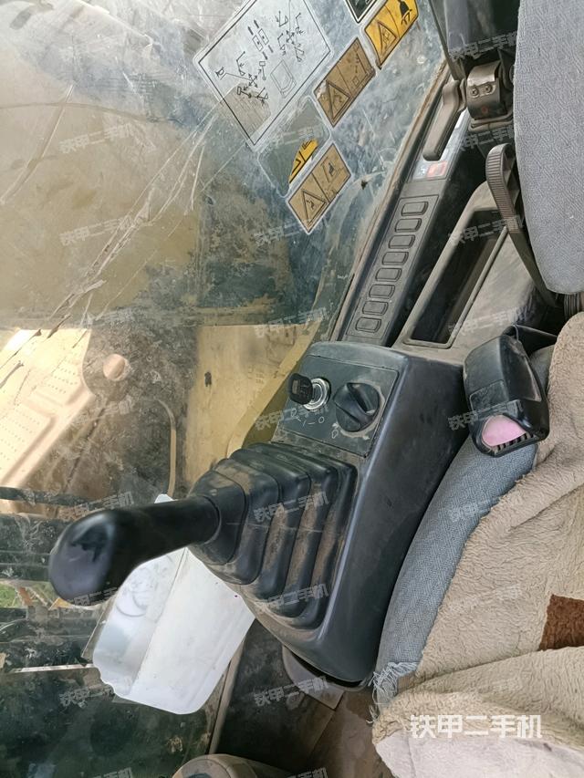 座椅右侧控制台/钥匙门/油门/含右手柄（驾驶室部分）