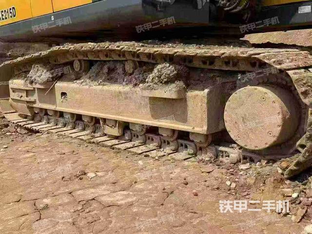 单侧履带整体(整机外观) 单侧履带整体(整机外观)