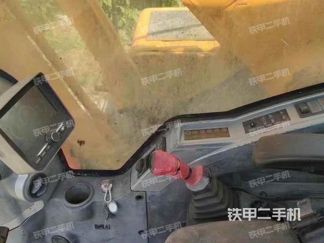 驾驶室整体(整机外观) 驾驶室整体(整机外观)