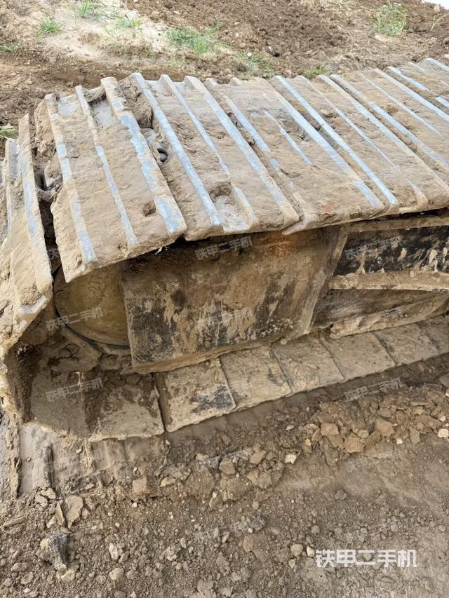 单侧履带整体(整机外观) 单侧履带整体(整机外观)