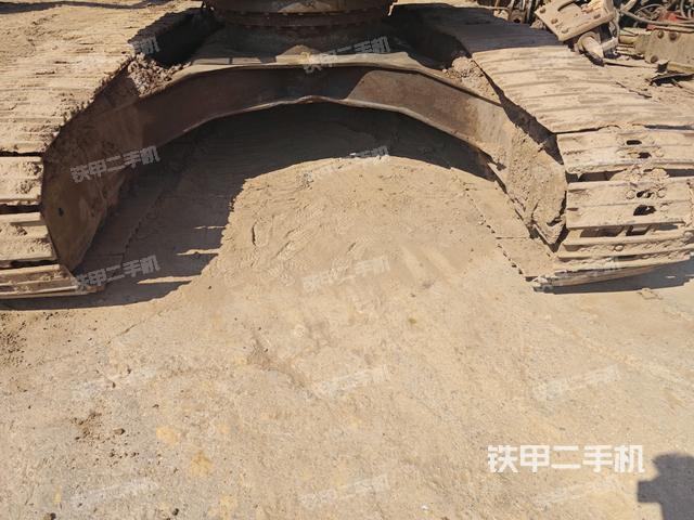 轉(zhuǎn)盤(pán)和下車架正前（工作和回轉(zhuǎn)裝置）