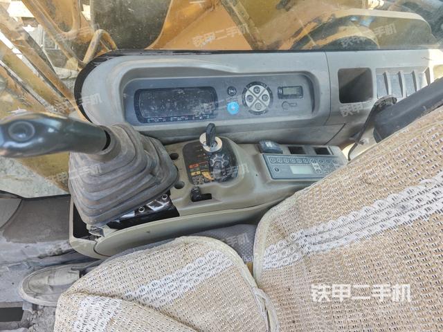 座椅右側(cè)控制臺(tái)/鑰匙門(mén)/油門(mén)/含右手柄（駕駛室部分）