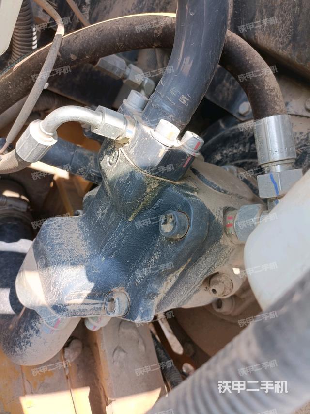 液压泵舱室正面整体(整机外观) 液压泵舱室正面整体(整机外观)