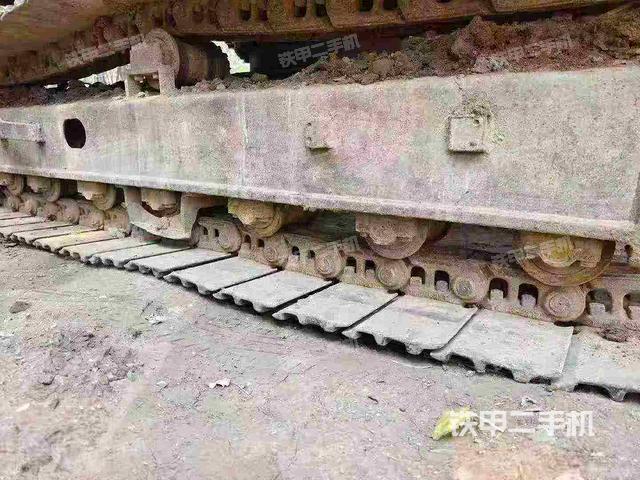 单侧履带整体(整机外观) 单侧履带整体(整机外观)