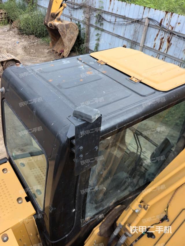 驾驶室顶部（整机外观）