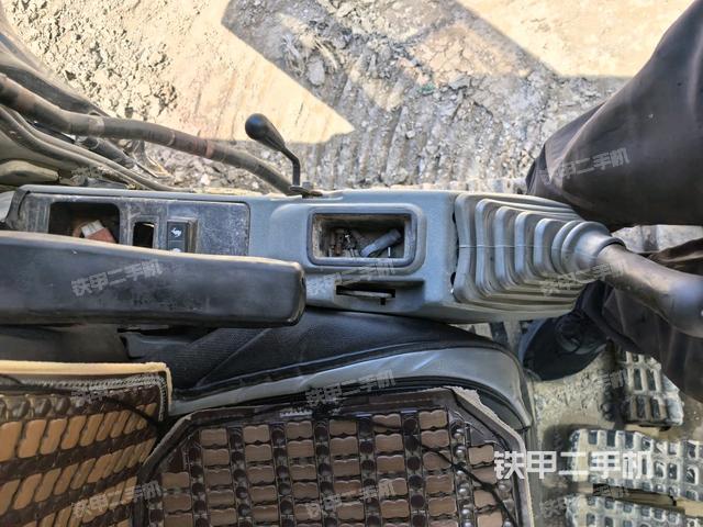 座椅左侧控制台/音响/含左手柄（驾驶室部分）