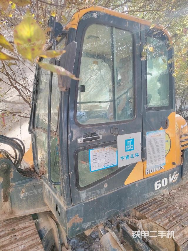 驾驶室整体(整机外观) 驾驶室整体(整机外观)