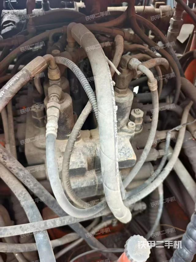 单侧履带整体(整机外观) 单侧履带整体(整机外观)