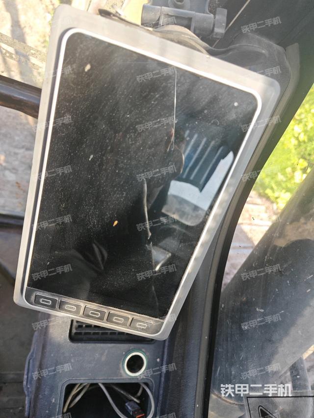 显示屏 (驾驶室部分) 显示屏 (驾驶室部分)