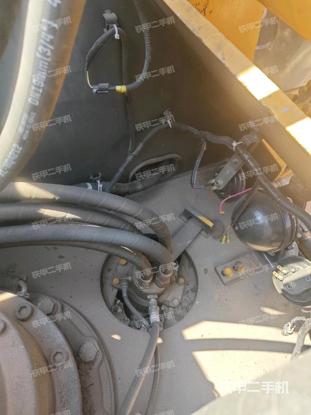 中央回轉(zhuǎn)接頭特寫(xiě)（上車部件）