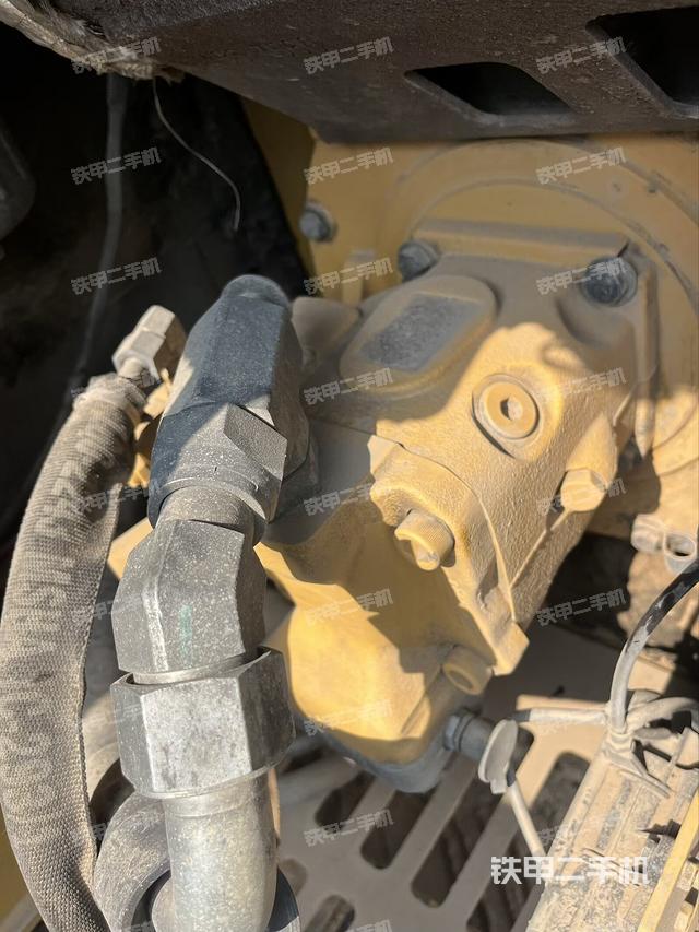 液壓泵艙室正面整體（整機(jī)外觀）