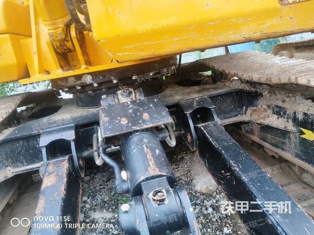 右侧履带整体 (行走机构) 右侧履带整体 (行走机构)