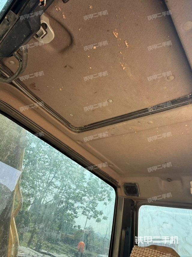 驾驶室顶部（整机外观）