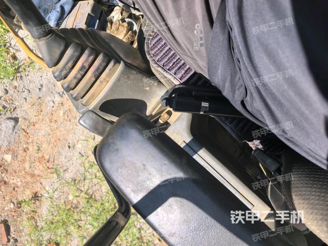 座椅左侧控制台/音响/含左手柄（驾驶室部分）