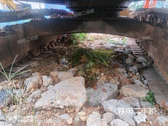 转盘和下车架正前（工作和回转装置）