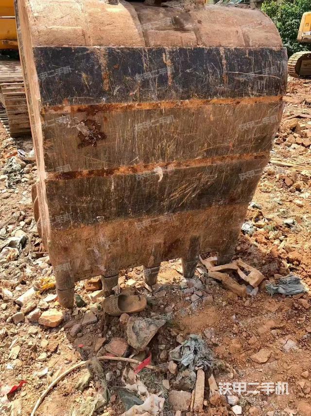 单侧履带整体(整机外观) 单侧履带整体(整机外观)