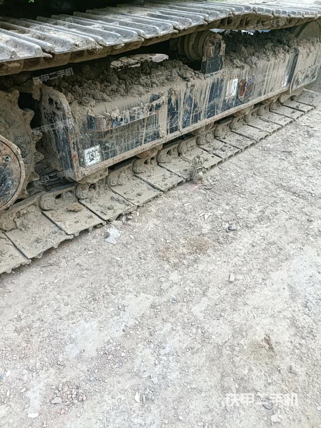 右侧履带整体 (行走机构) 右侧履带整体 (行走机构)