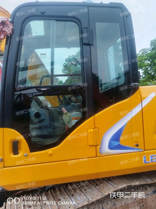 驾驶室正侧(驾驶室部分)  驾驶室正侧(驾驶室部分)