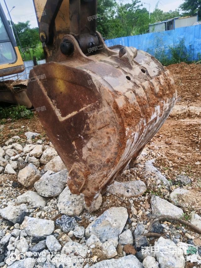 铲斗右后整体（工作和回转装置）