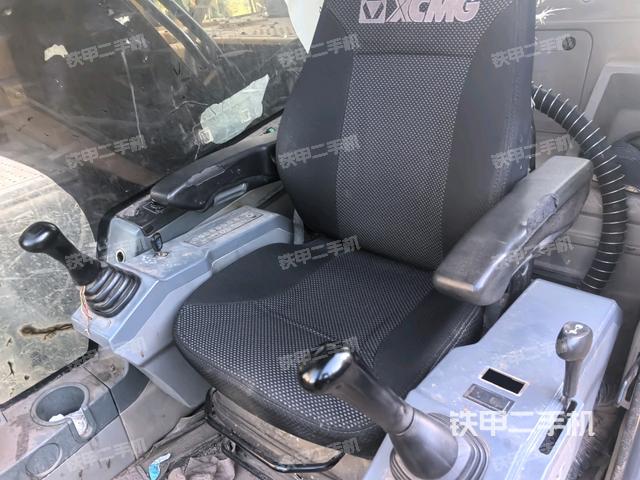 座椅右侧控制台/钥匙门/油门/含右手柄(驾驶室部分) 座椅右侧控制台/钥匙门/油门/含右手柄(驾驶室部分)