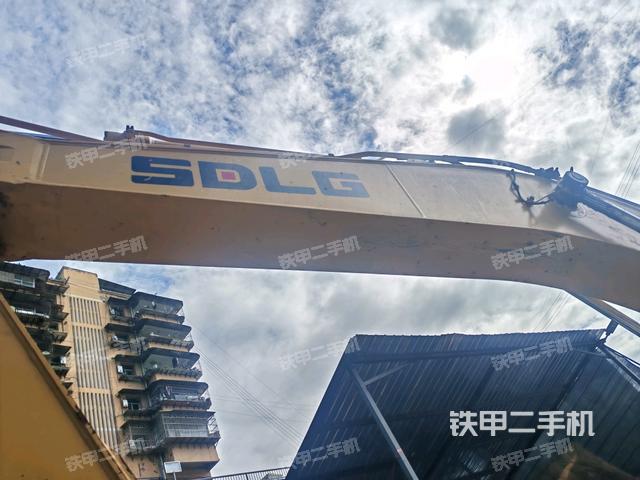 大臂油缸整體?豎拍（工作和回轉(zhuǎn)裝置）