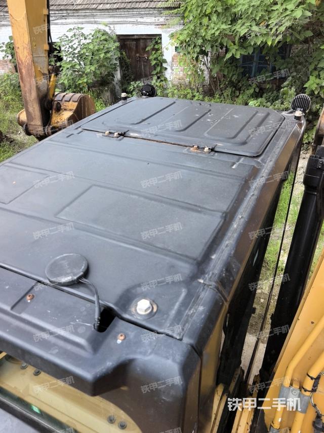 驾驶室顶部(整机外观) 驾驶室顶部(整机外观)